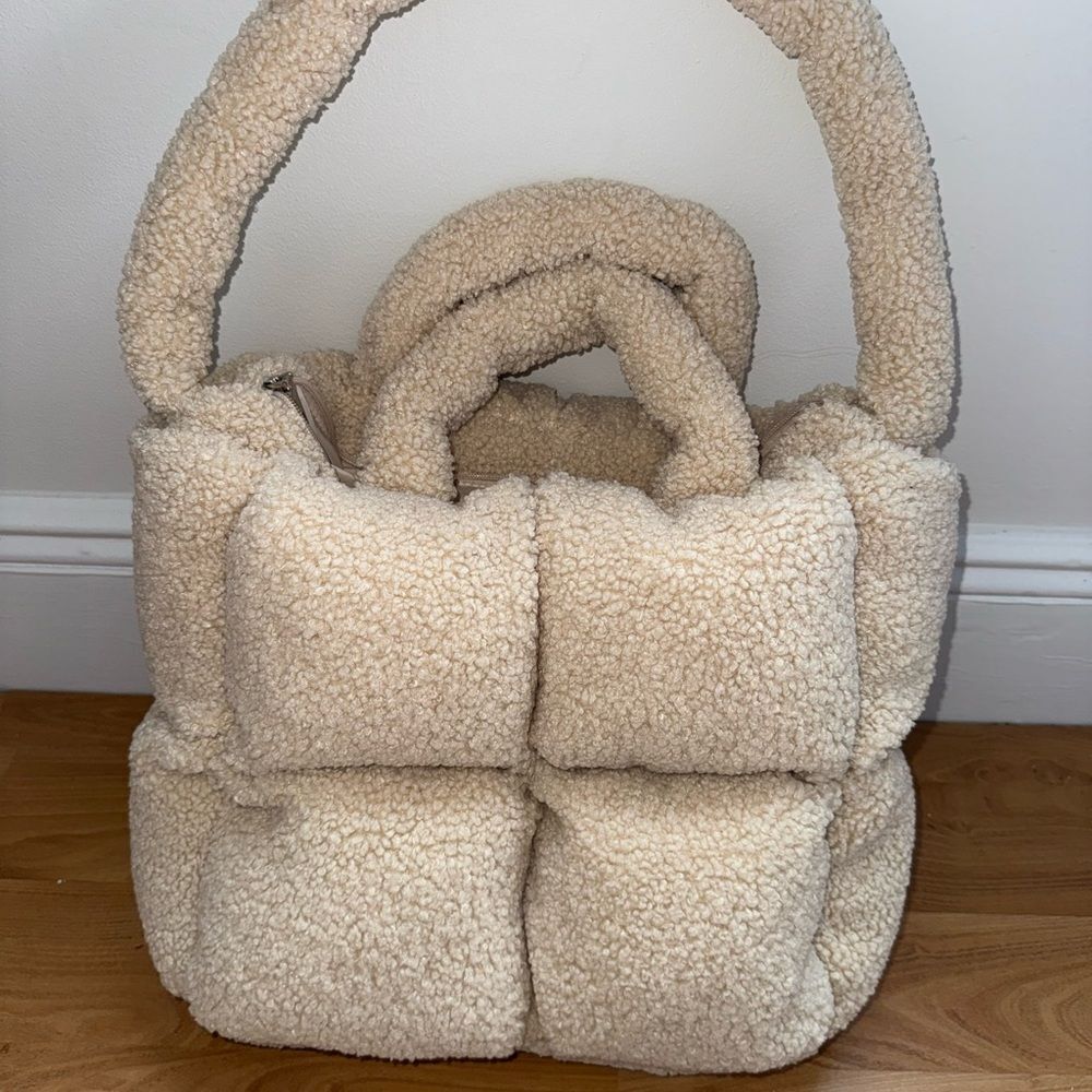 GOOD AMERICAN Sherpa Travel Bag